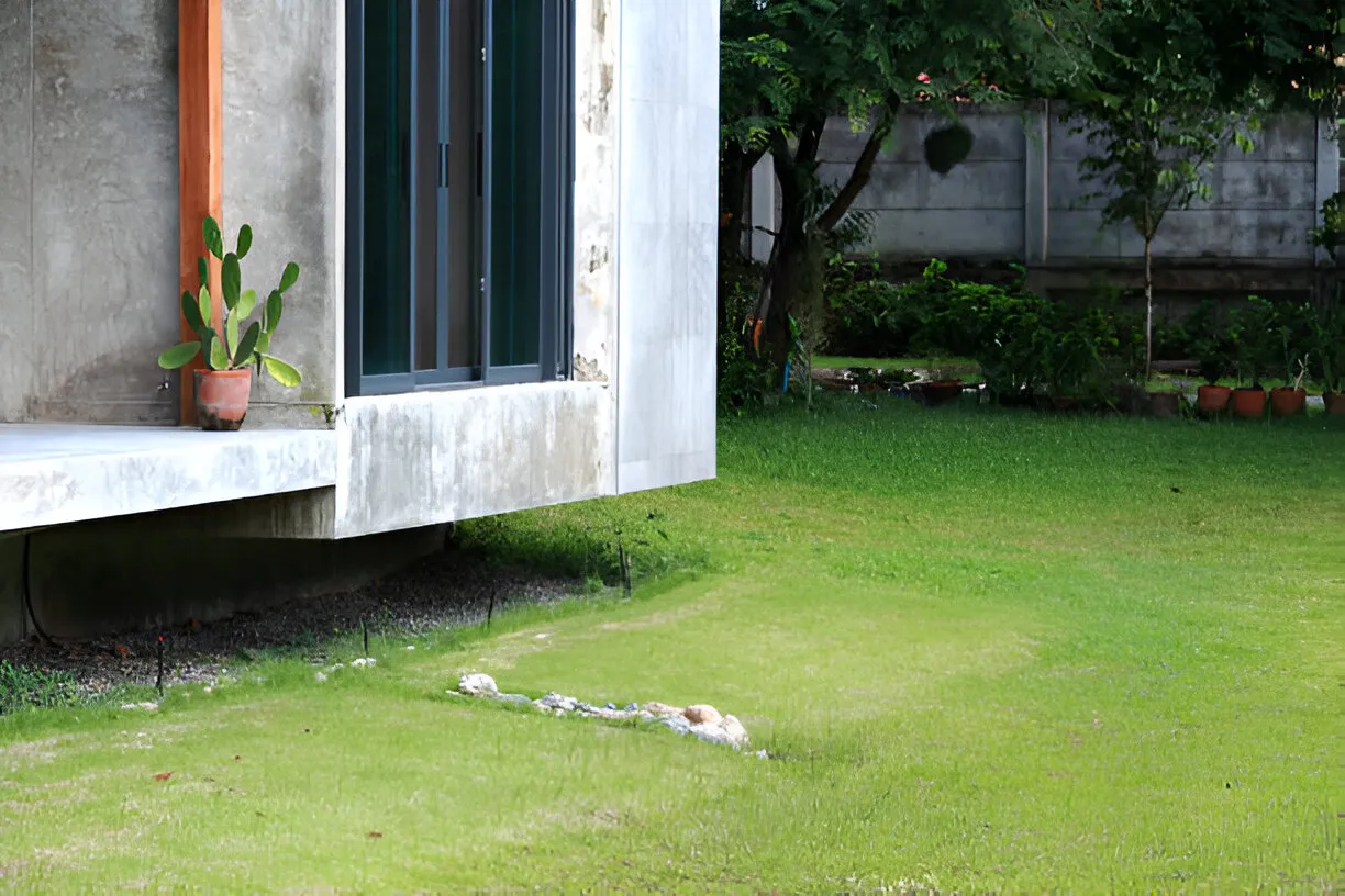 part of house feels like sinking into ground