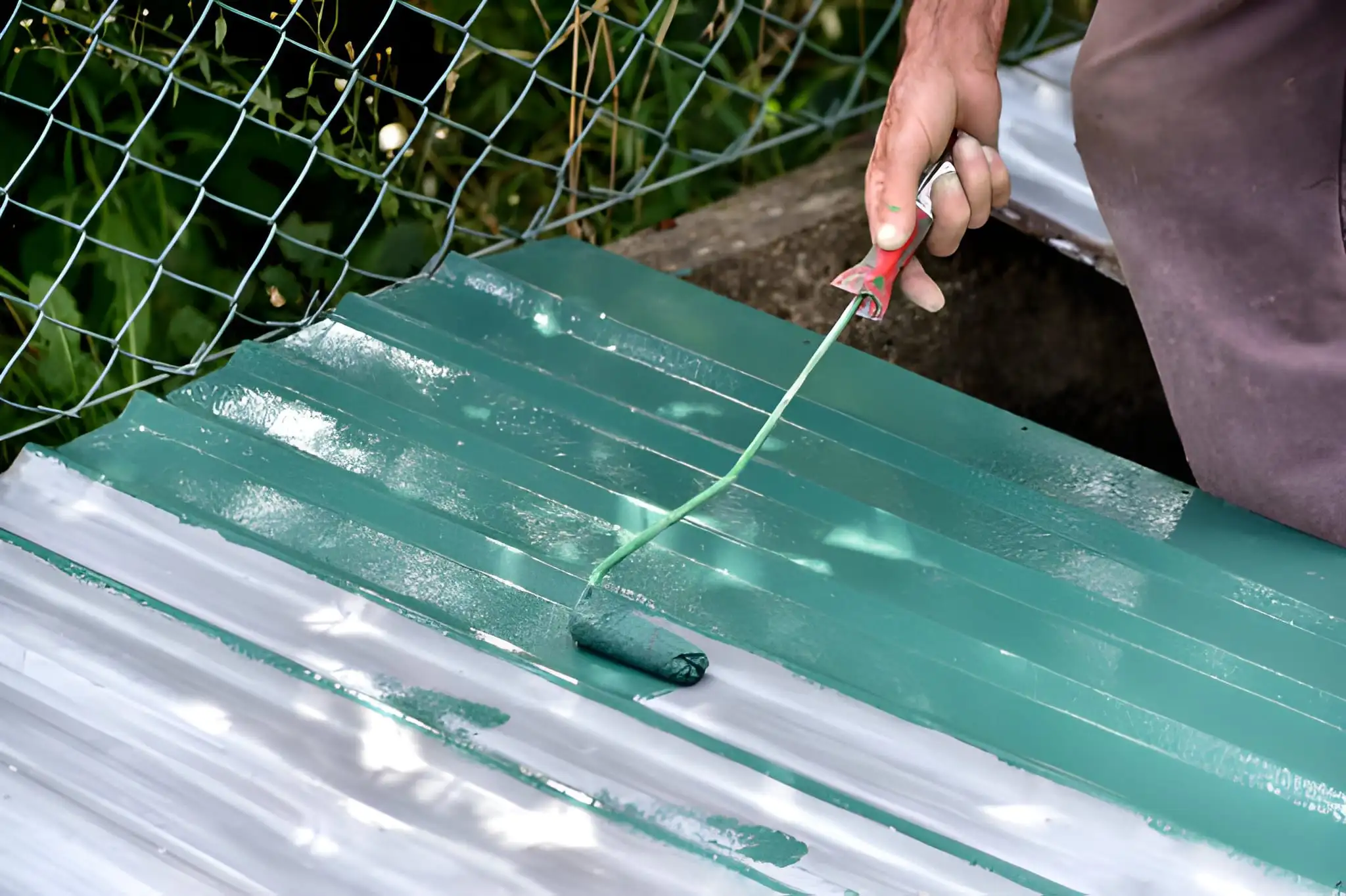 can you paint a metal roof