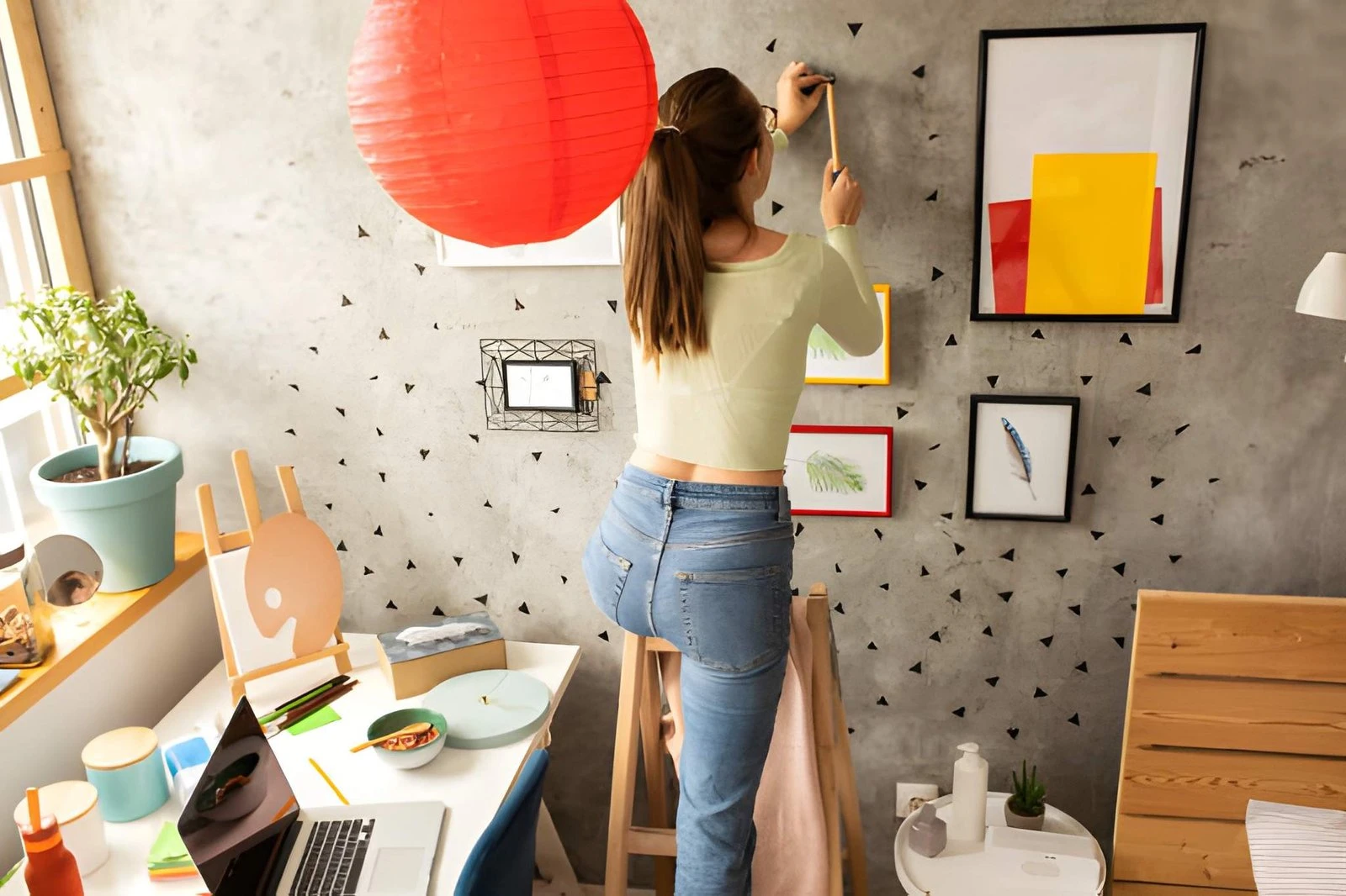 how to decorate a small room without clutter